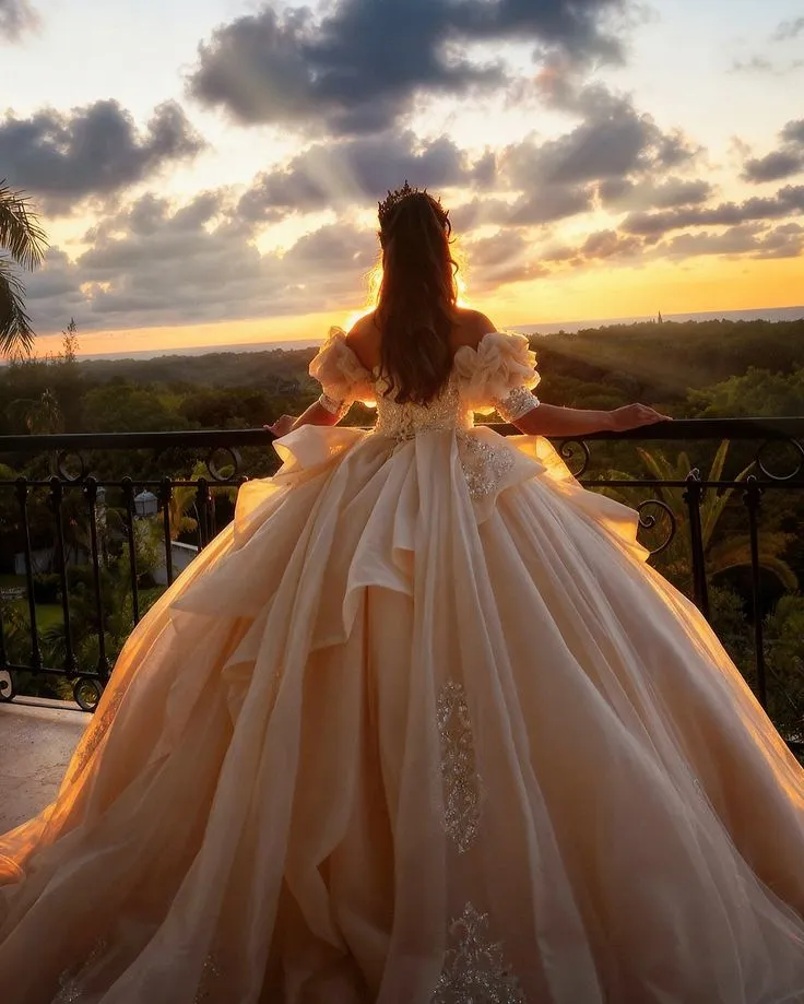 Decoración festiva con brillos para fiesta de 15